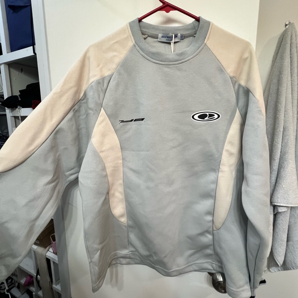 NWT- Aelfric Eden pullover- Size M